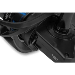 Preston Invictus 420 – kołowrotek feederowy 4000